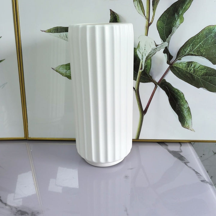 Decorative Vertical Ribbed Vase Kalsten