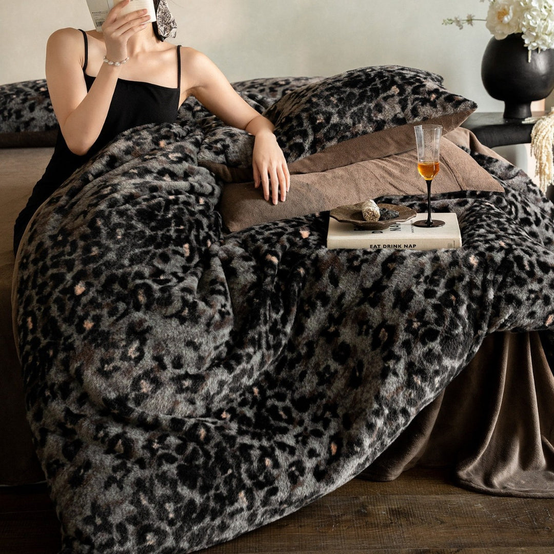 Plush bed cover set with leopard pattern and reversible velvet underside