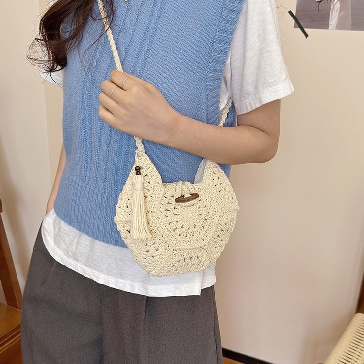 Hand-knotted shoulder bag Kalsten