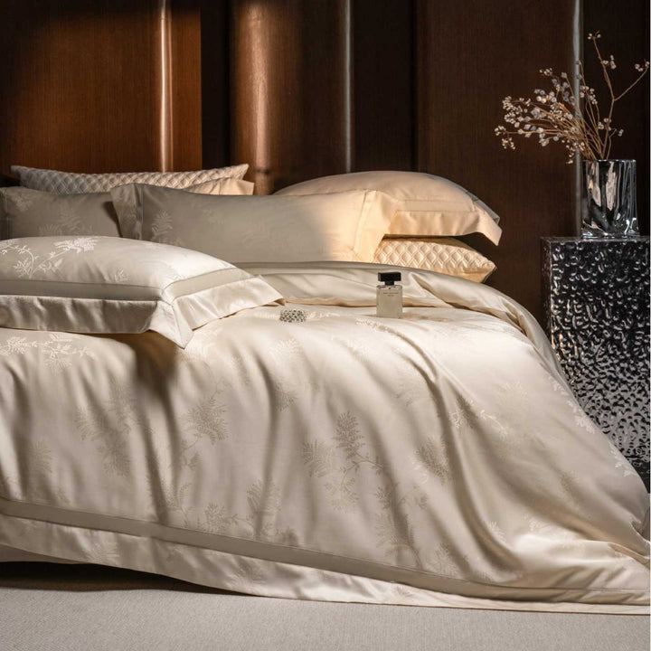 Luxurious satin jacquard bedding set with fine damask pattern and Oxford pillow