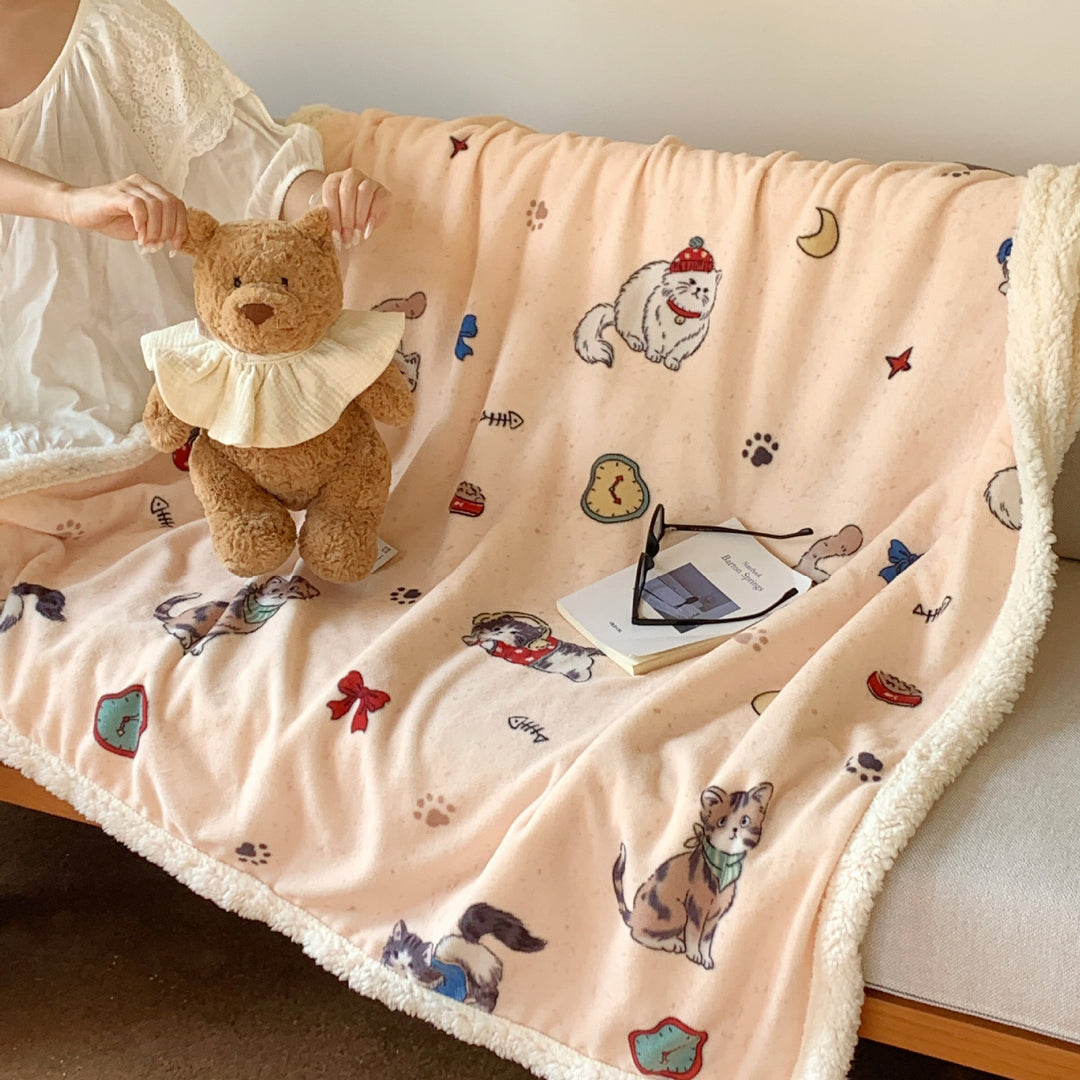 Reversible fleece blanket with cartoon cat design and teddy lining