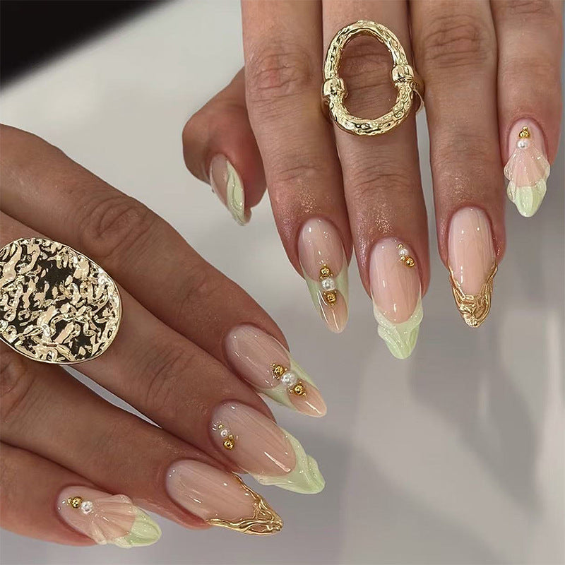 Nail Art Set with Floral and Golden Accents Kalsten