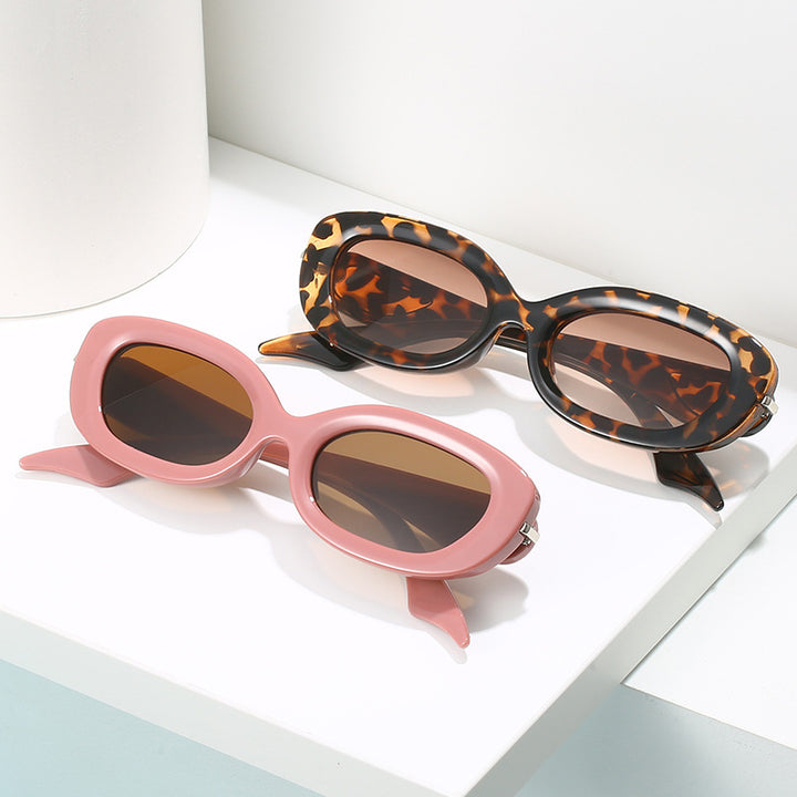 Ladies stylish sunglasses with elegant, curved frame Kalsten