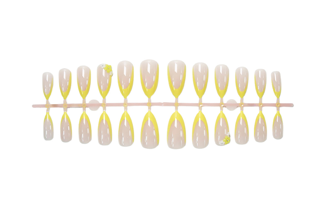 Artificial nail set with elegant gradient and floral accents Kalsten
