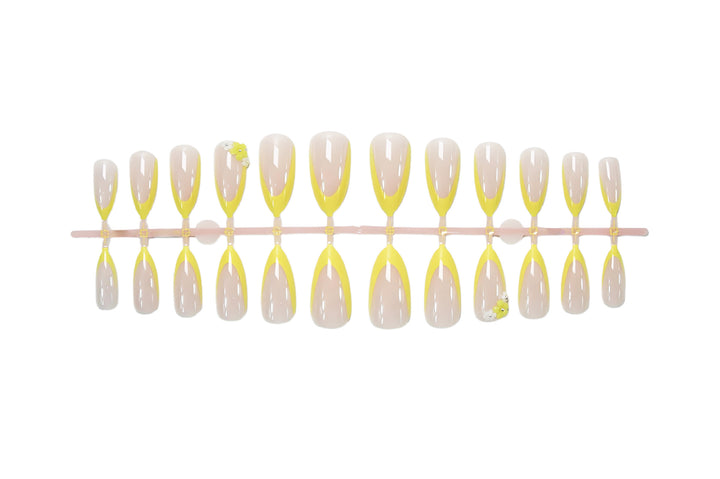 Artificial nail set with elegant gradient and floral accents Kalsten