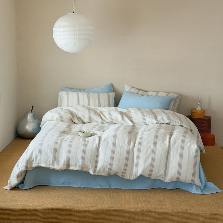 Bedding set made of lightweight cotton gauze with pastel-colored stripes and breathable inner lining