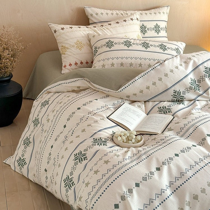 Reversible cotton satin bedding set with Nordic star-heart pattern