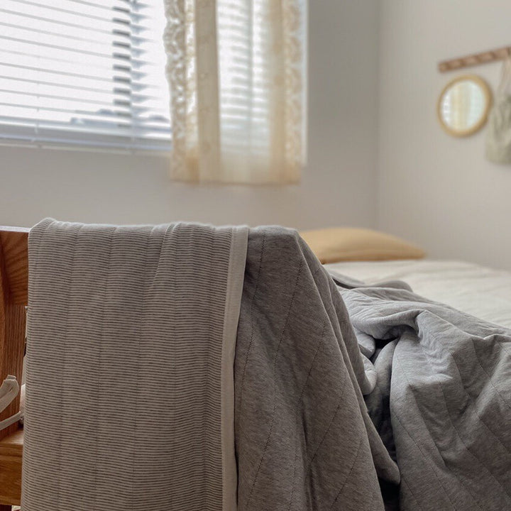 Quilted all-season duvet made of cotton blend fabric with fine cord texture