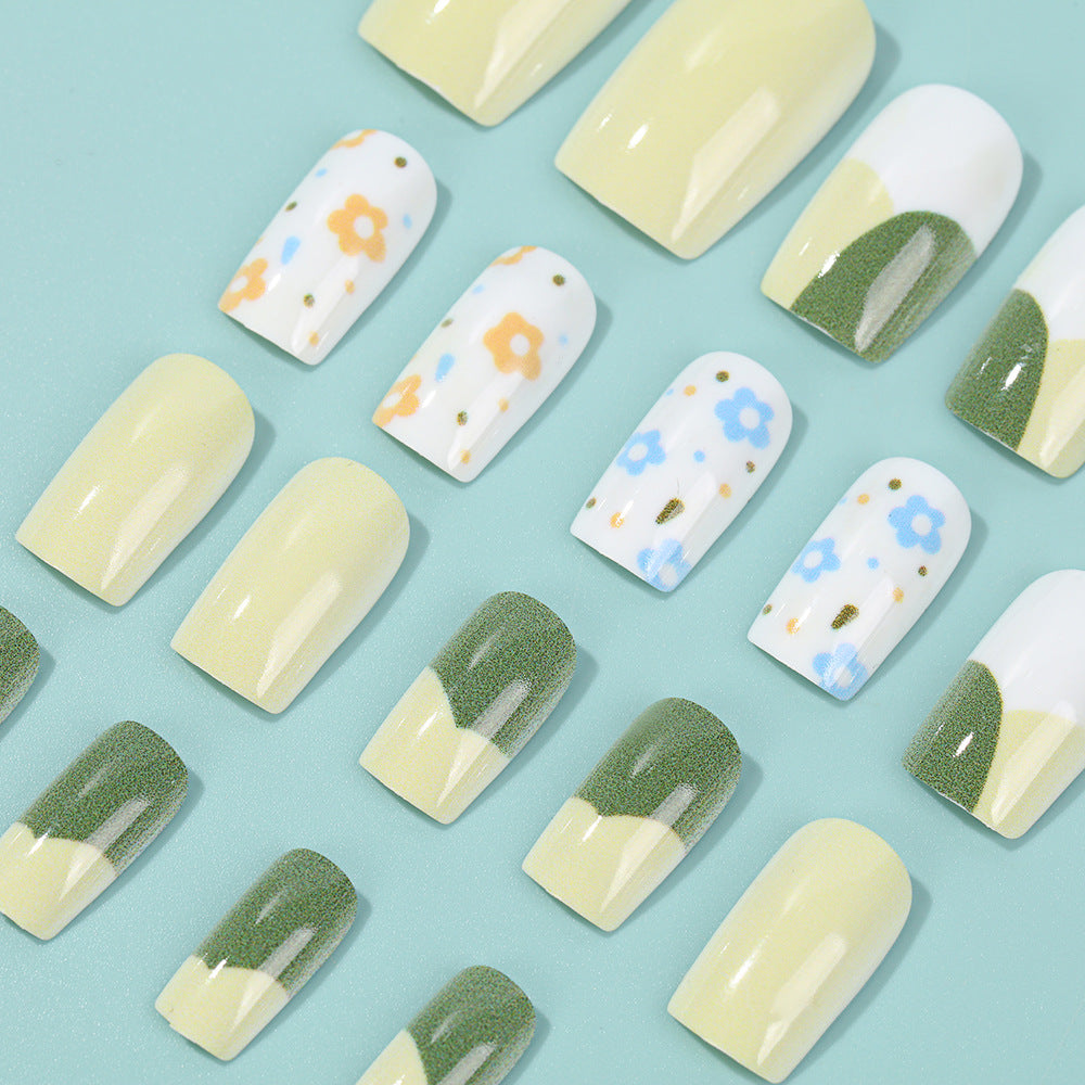 Artificial Nail Set with Playful Flower Patterns Kalsten
