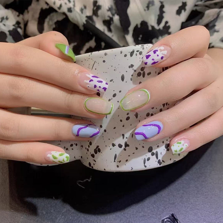 High-gloss artificial nails with rose effect Kalsten