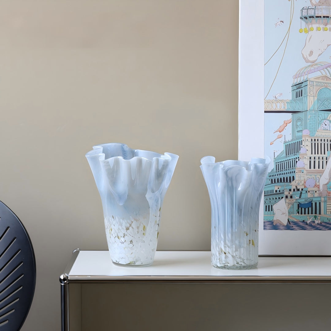 Elegant Glass Vase with Wavy Edge Kalsten