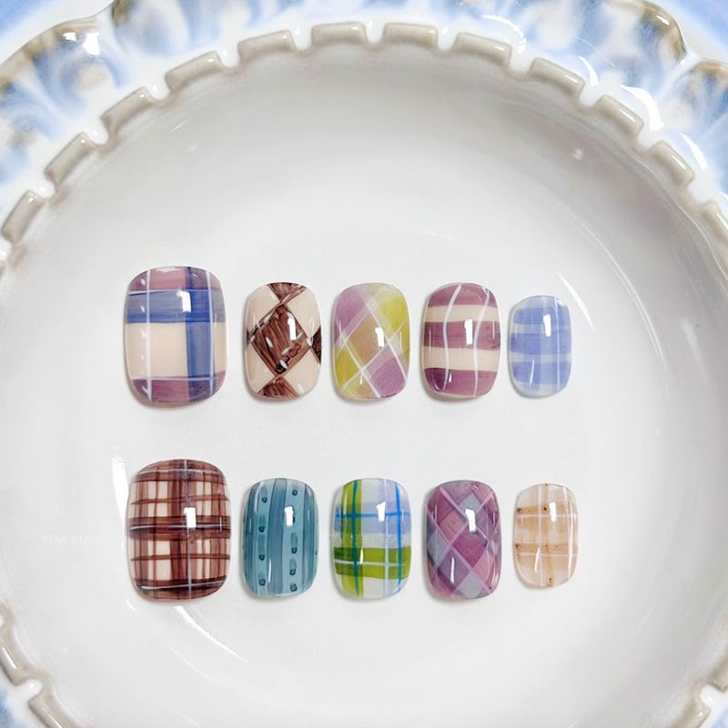 Artistic Cat-Themed Press-On Nail Art Set Kalsten