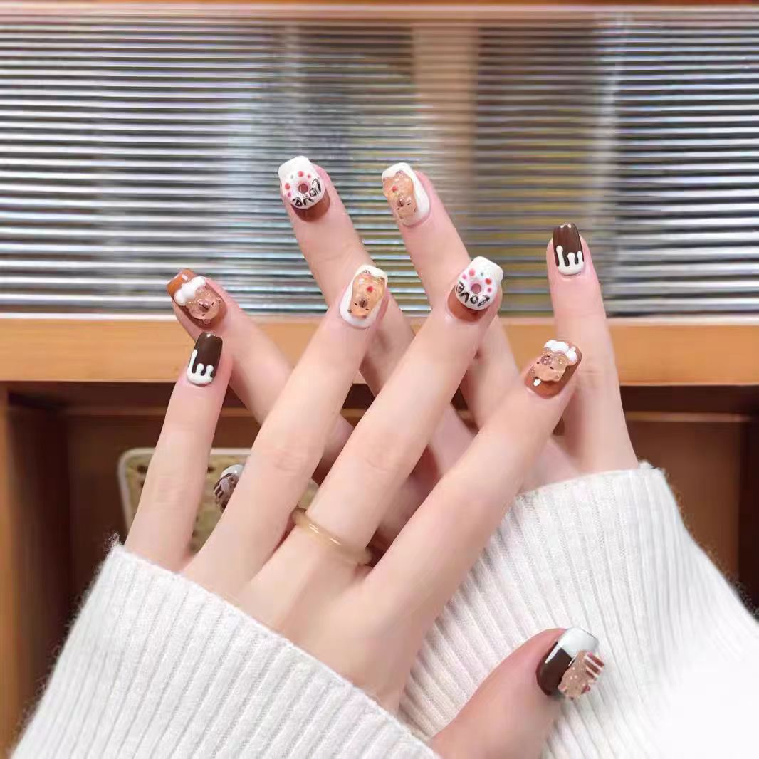 Artistic Floral Detailed Press-On Nail Set Kalsten