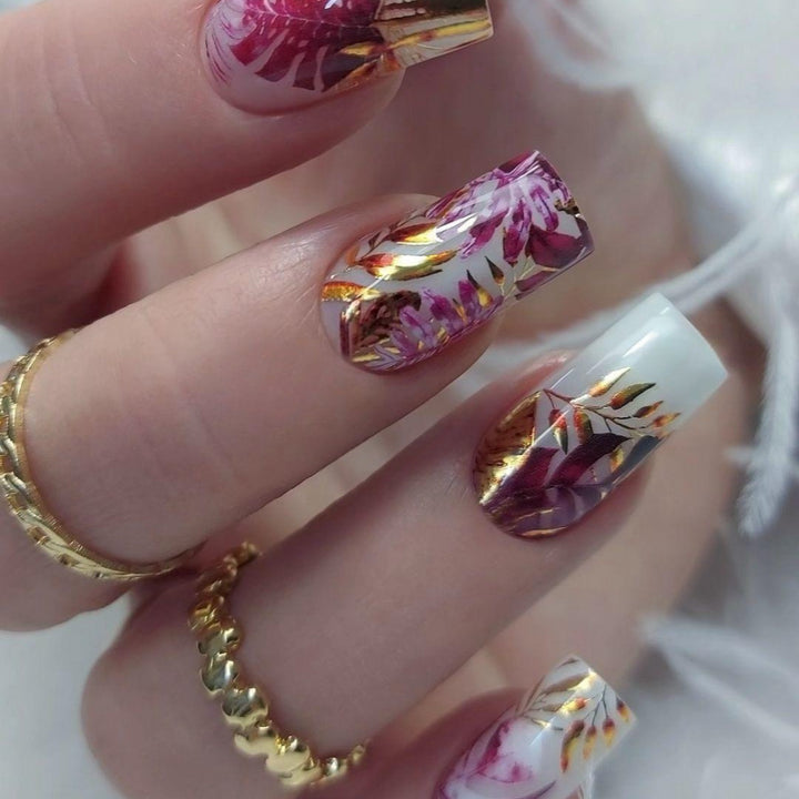 Stylish artificial nails with botanical designs Kalsten