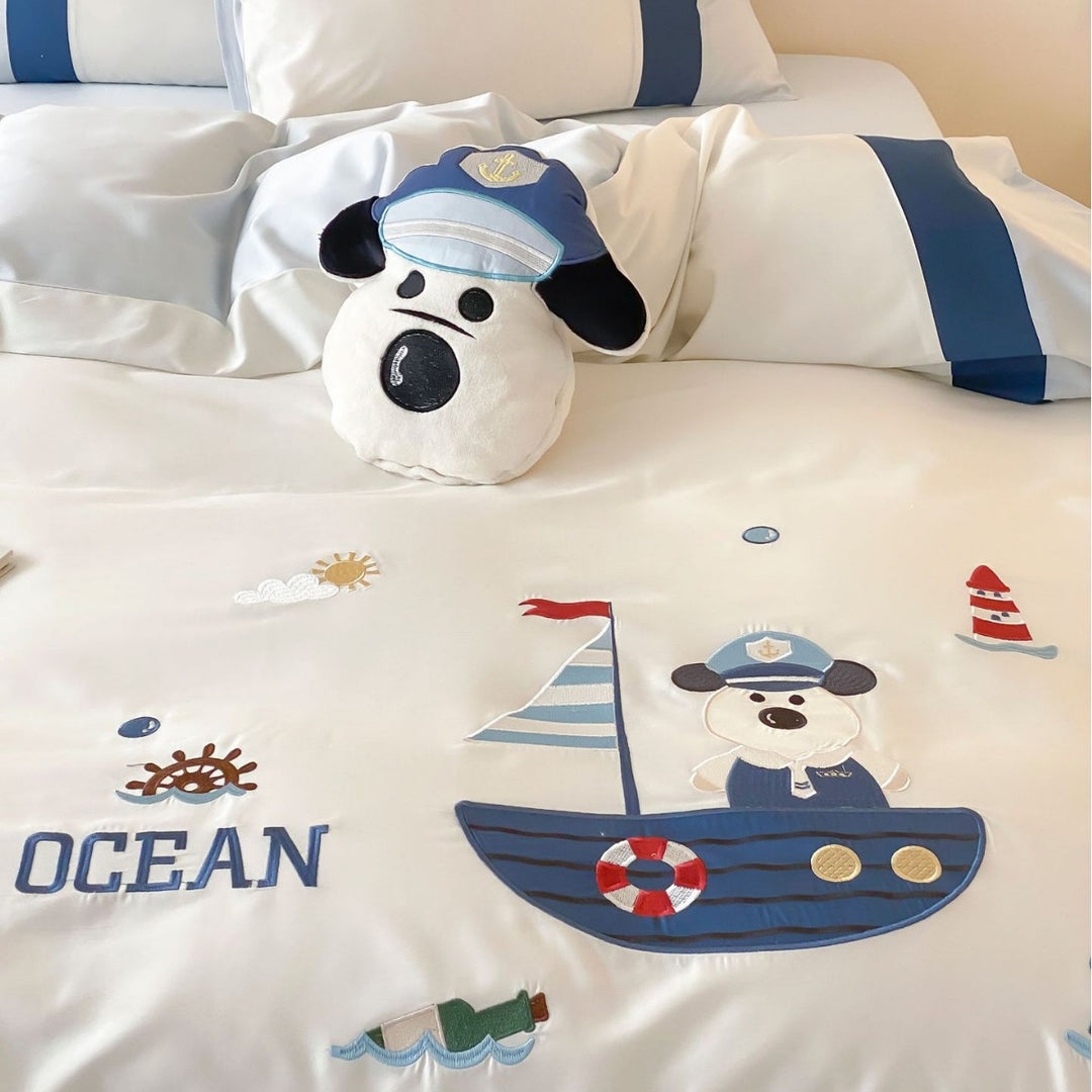 Satin-like children's bedding set with embroidered bunny motifs