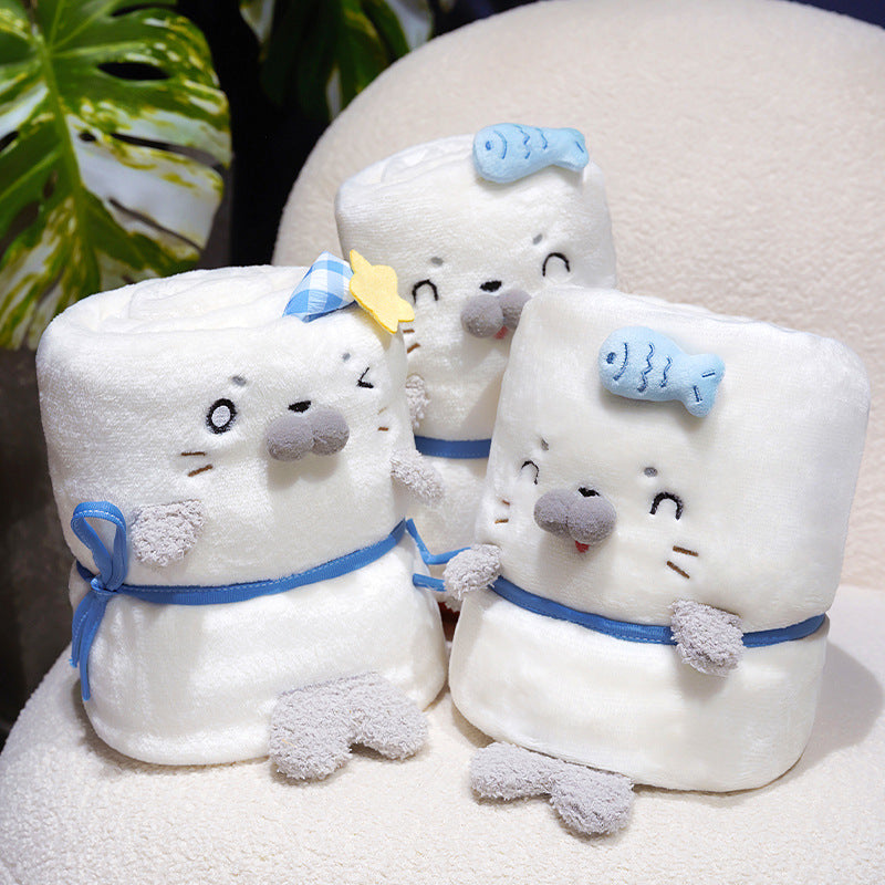 Plush beach towel with hood in seal motif, extra soft and absorbent