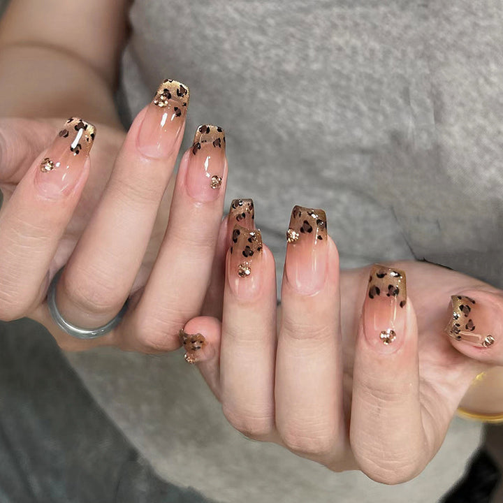 Artificial nails with shimmering leopard design and elegant accents Kalsten