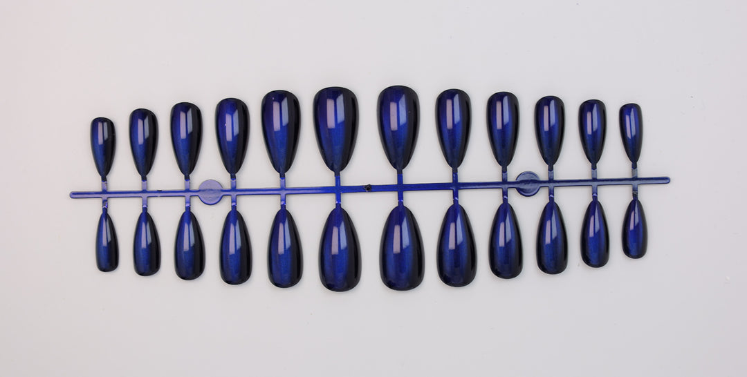 Artificial nail set with shimmering designs Kalsten