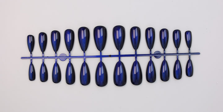 Artificial nail set with shimmering designs Kalsten