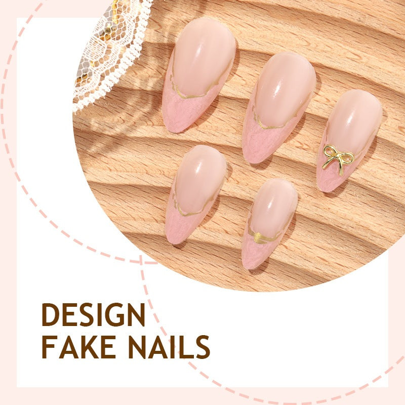 Artificial nails with elegant gold-colored accents Kalsten
