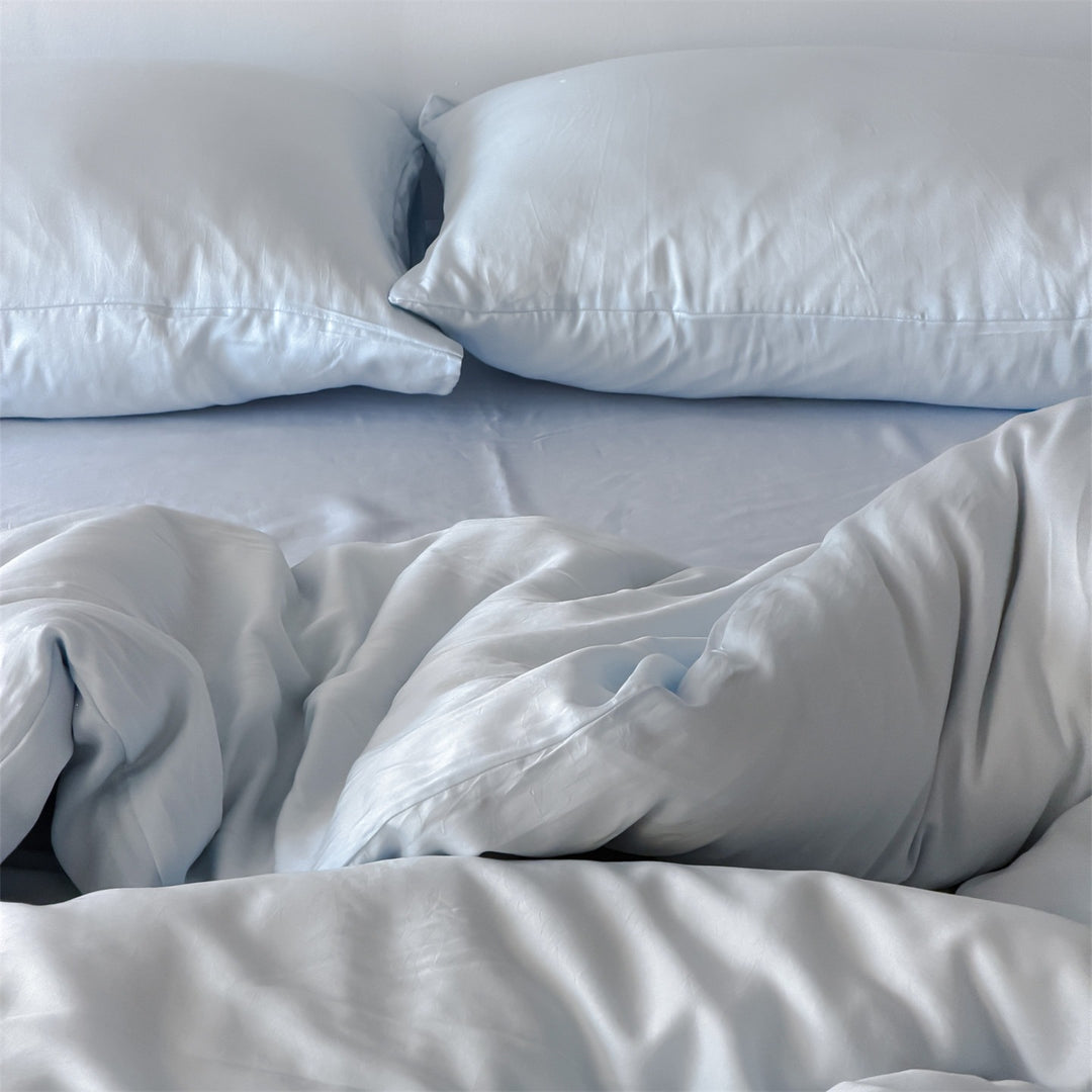 Bedding set with voluminous bed skirt and soft satin finish