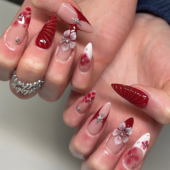 Artificial nail set with glamorous floral designs and creative glitter accents Kalsten