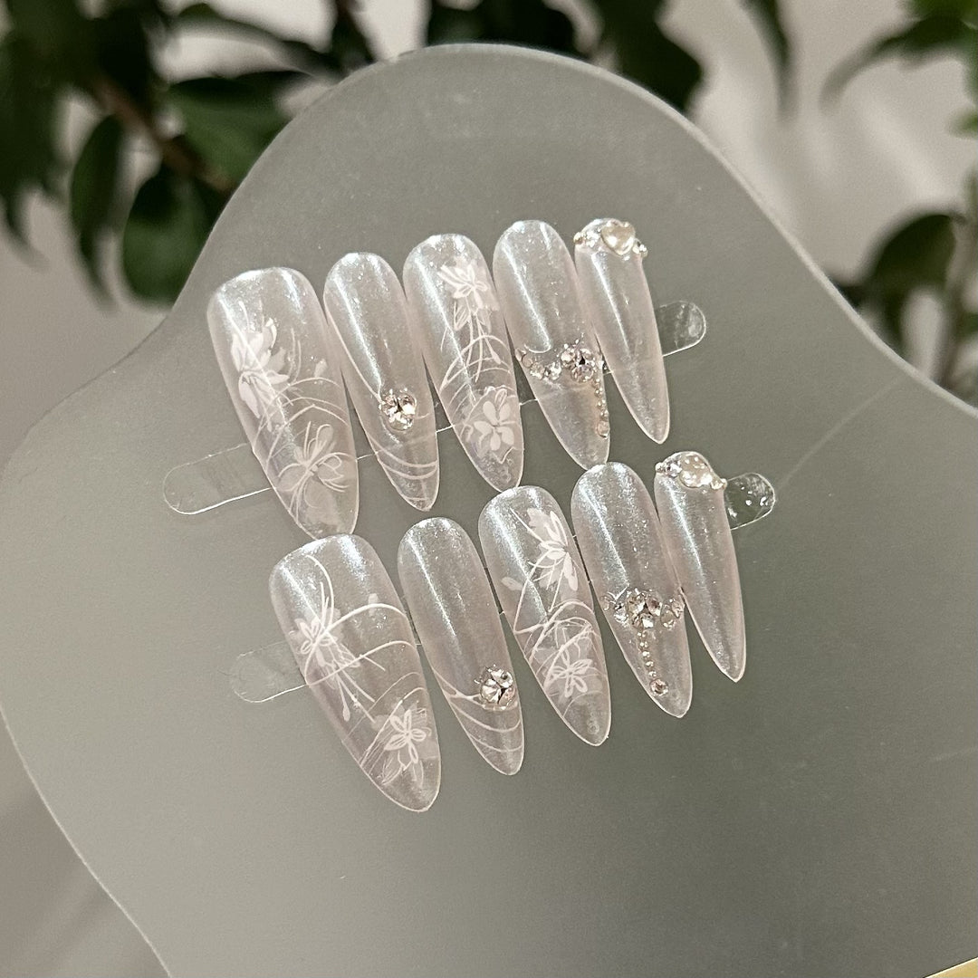 Elegant Floral Pattern Press-On Nail Set