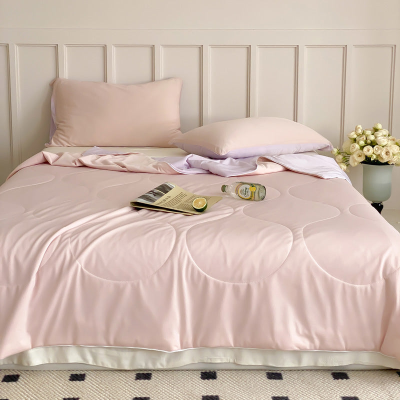 Light quilted blanket made of microfiber satin, breathable and hypoallergenic