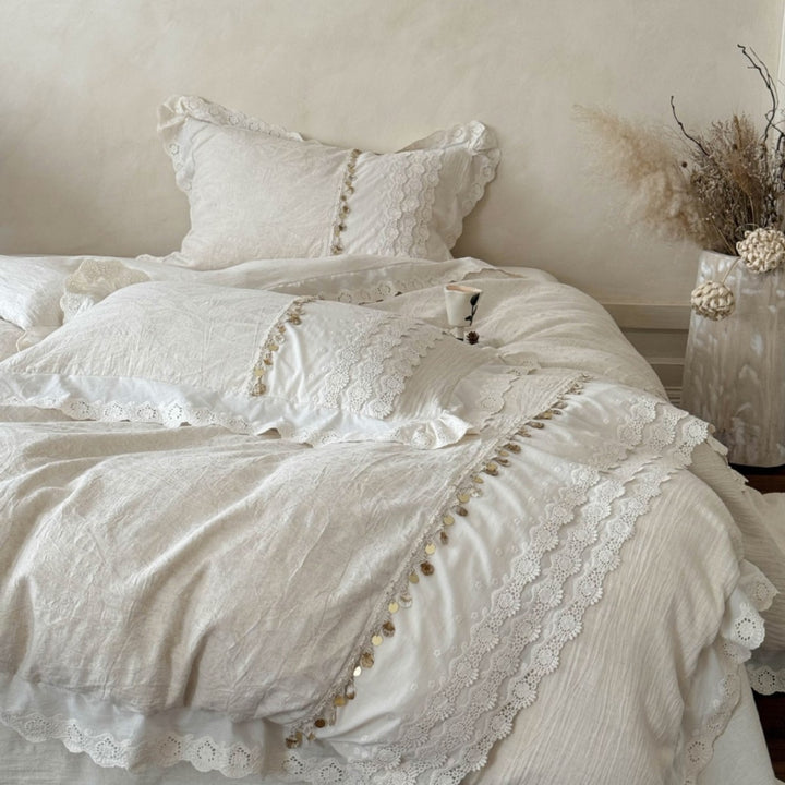 Elegant linen look bedding set with lace and ruffle edge