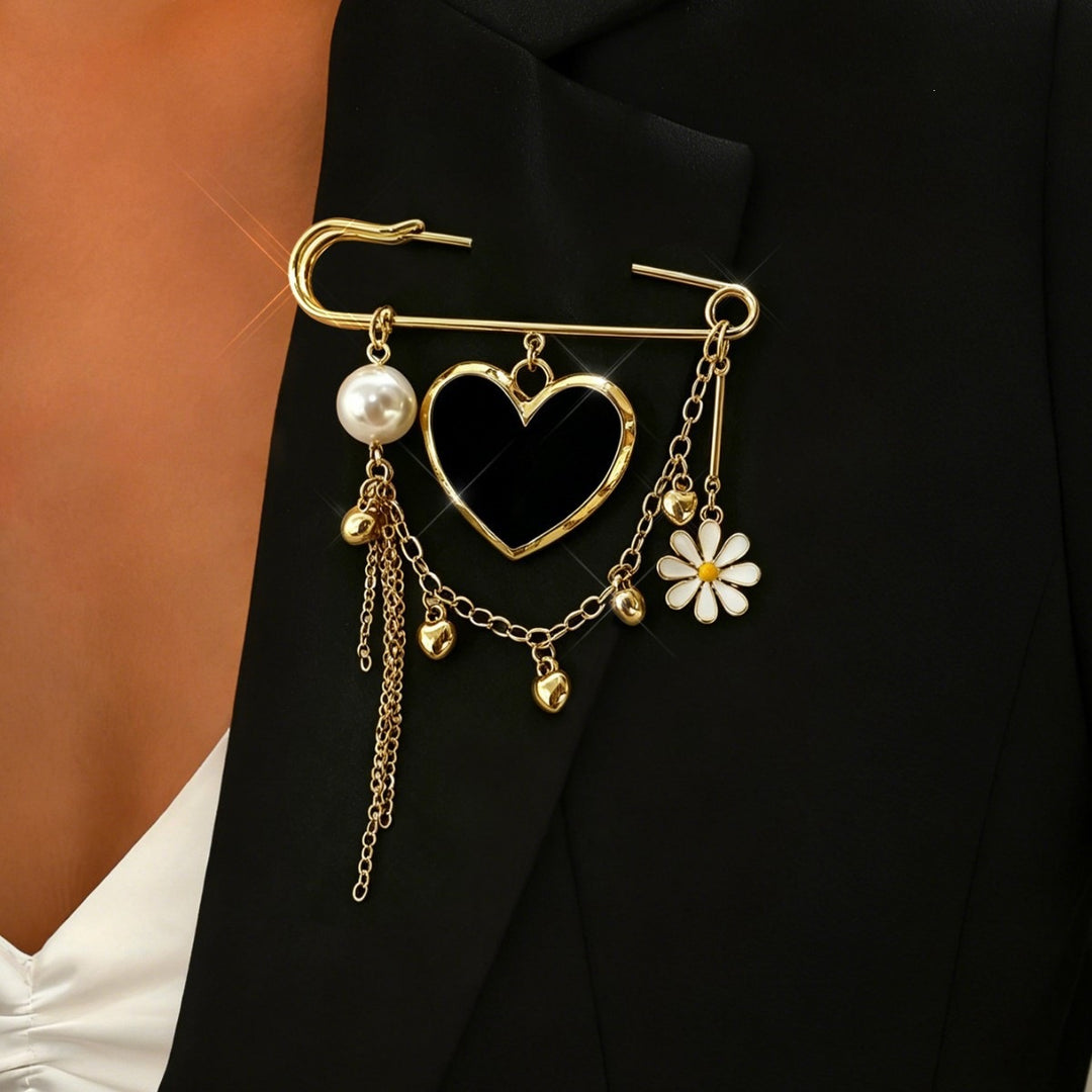 Elegant safety pin pendant Kalsten