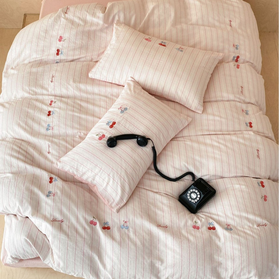 Children's bedding set made of cotton percale with fine stripe pattern and forest animal embroidery
