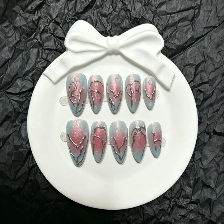 Artistic Press-On Nail Art Set with Modern Metallic Accents