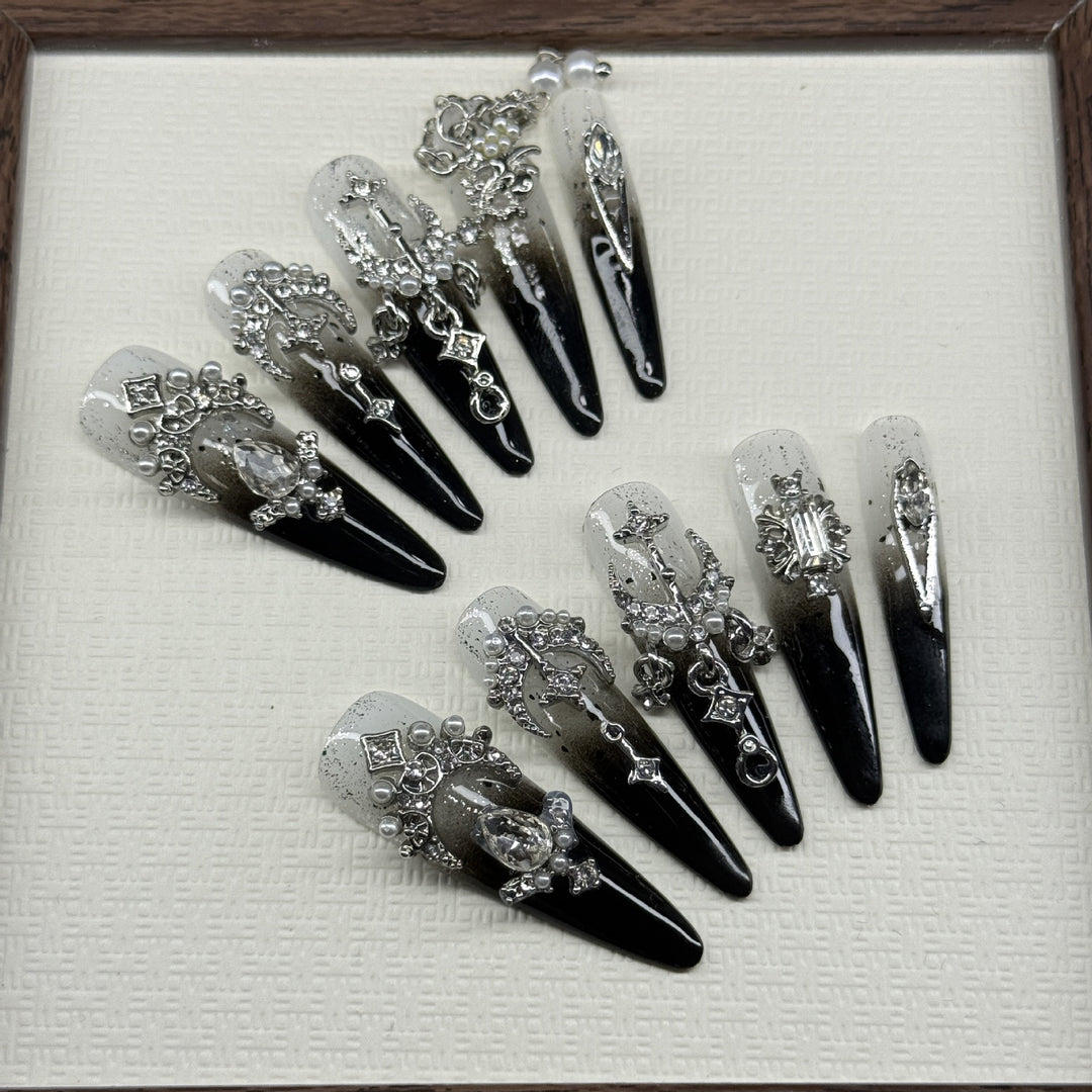Luxurious Gothic Decorative Press-On Nail Set