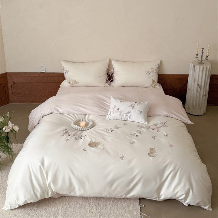 Elegant embroidered bedding set made of cotton satin with cat and flower motif Kalsten