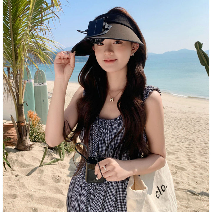 Adjustable sun visor for with integrated smartphone holder and UV protection Kalsten