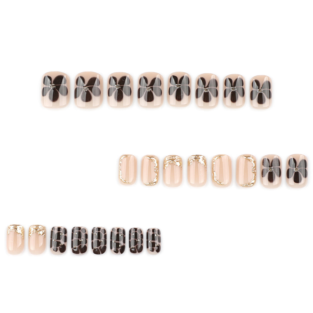 Artistic Nail Art with Elegant Golden Accents Kalsten
