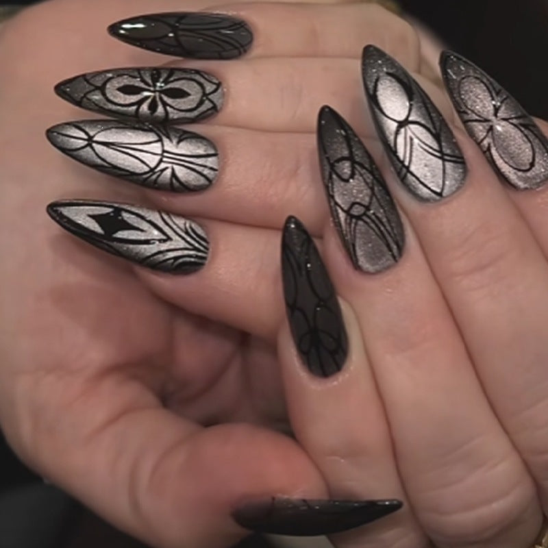 Acrylic nail set with creepy spider design and glitter accents Kalsten