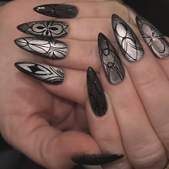 Acrylic nail set with creepy spider design and glitter accents Kalsten