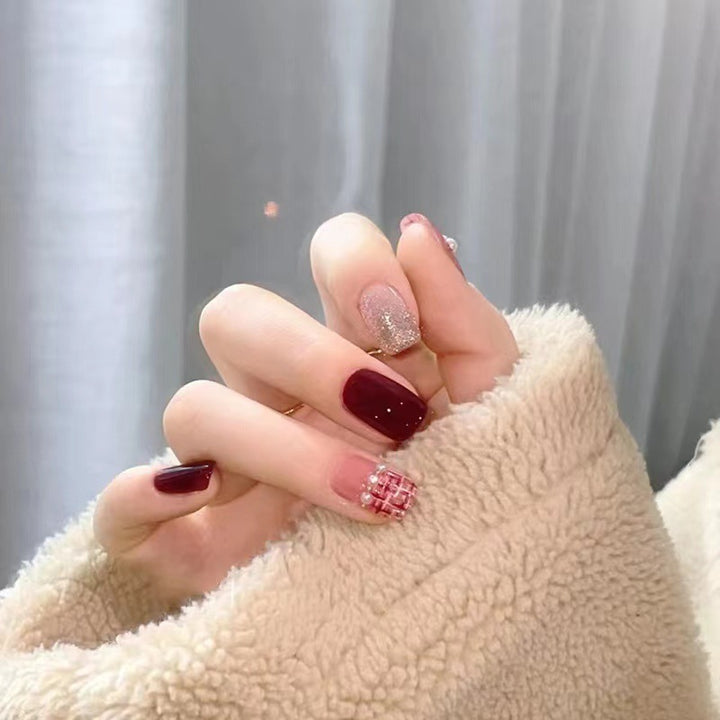 Artfully designed nail art Kalsten