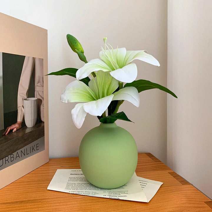 Elegant Decorative Flower Vase for Indoor Decor