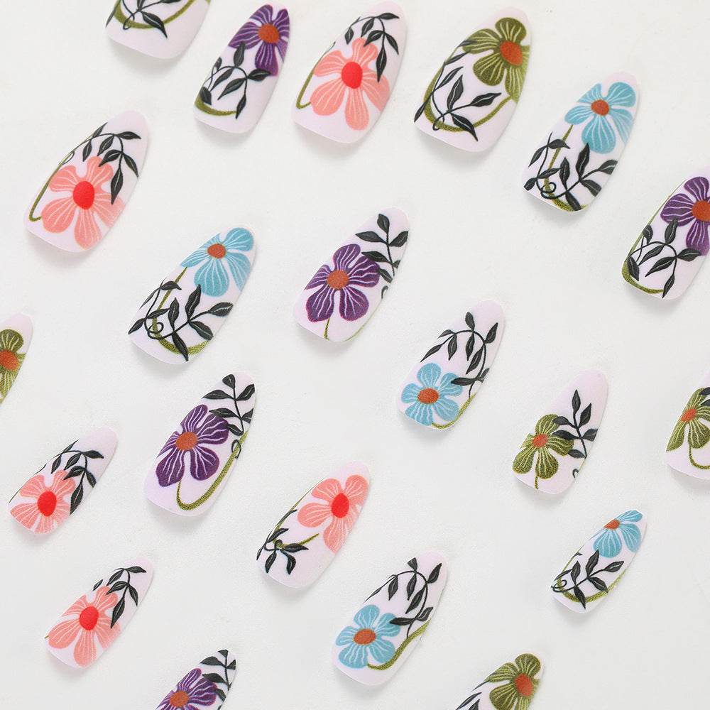 Artificial nails with floral accent Kalsten
