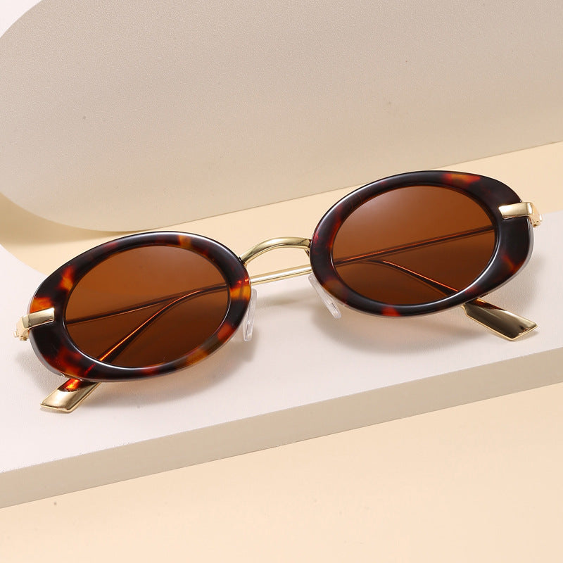 Fashionable glasses with oval frame Kalsten