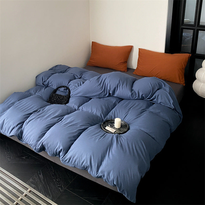 Voluminous year-round duvet with soft microfiber filling