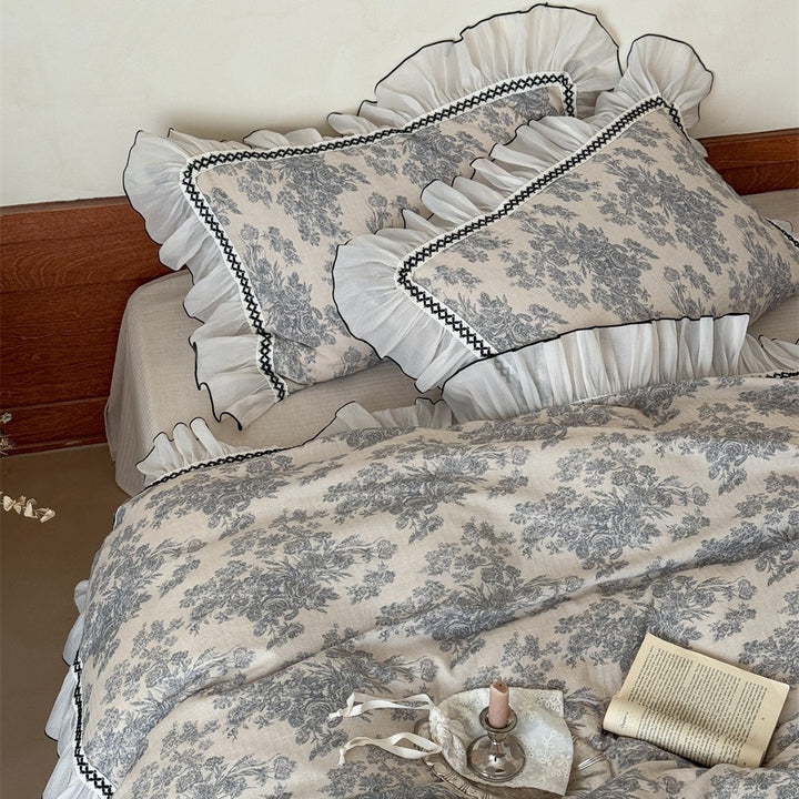 Romantic bedding set with ruffles and fine floral jacquard