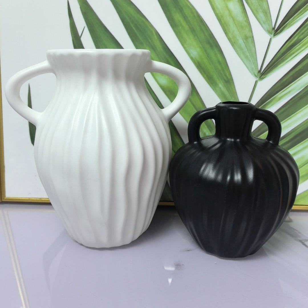 Elegant Ribbed Decorative Vase Kalsten