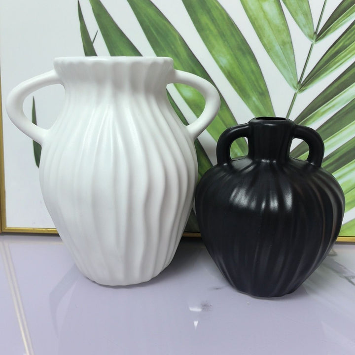 Elegant Ribbed Decorative Vase Kalsten