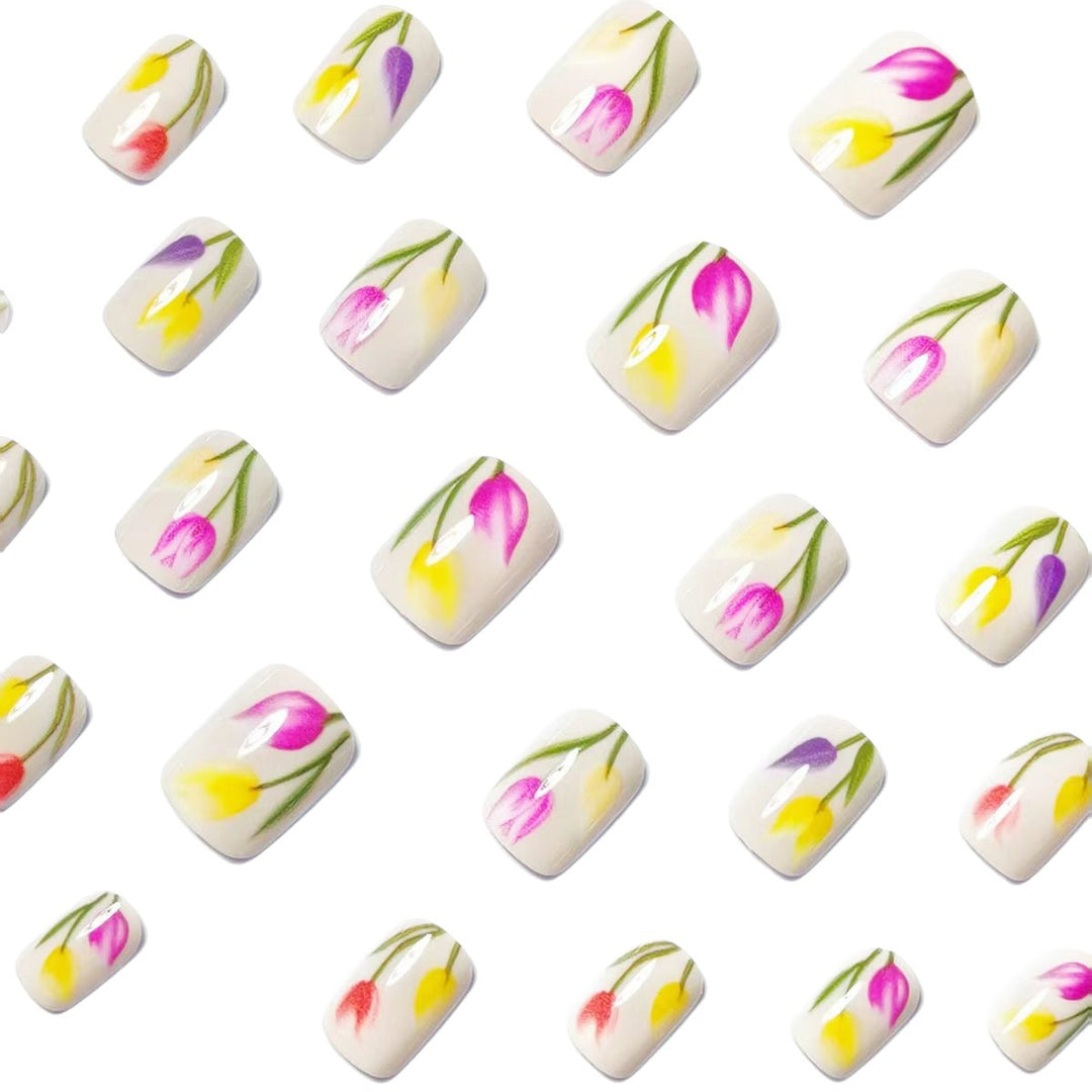 Elegant Floral Nail Art Kalsten