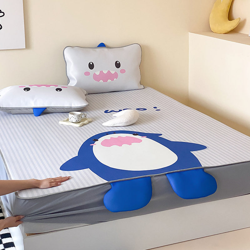 Waterproof children's mattress cover with non-slip fitted sheet & cute cartoon animal designs