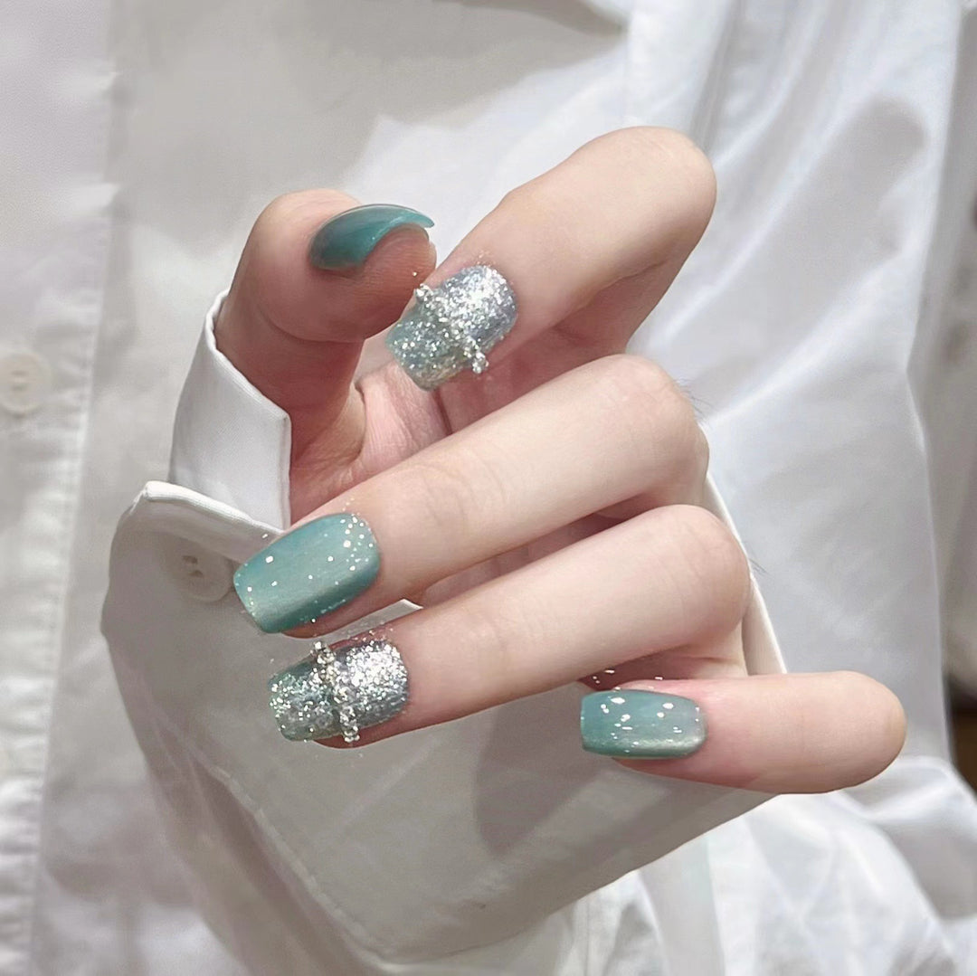 Shimmering Decorative Press-On Nail Set Kalsten