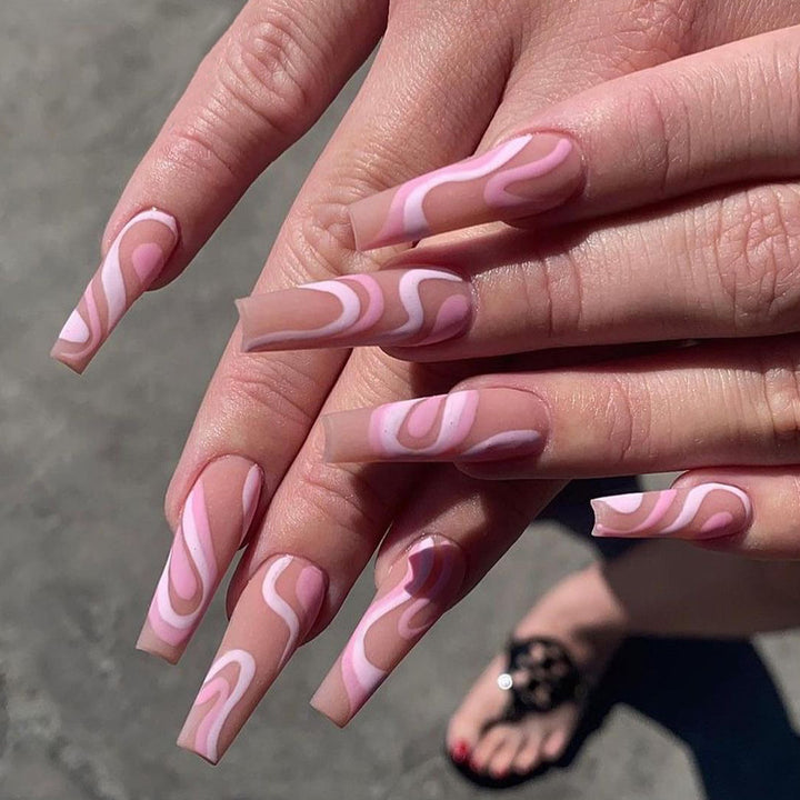 Artificial nail extensions with elegant wave design Kalsten